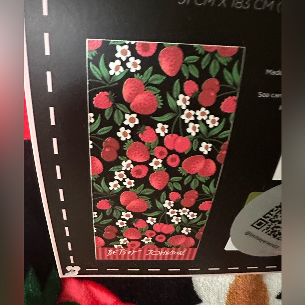 NWT Betsey Johnson Berries Beach Towel - 6 feet - Picture 3 of 4